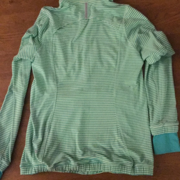 Lululemon 1/4 zip pullover - Picture 4 of 5